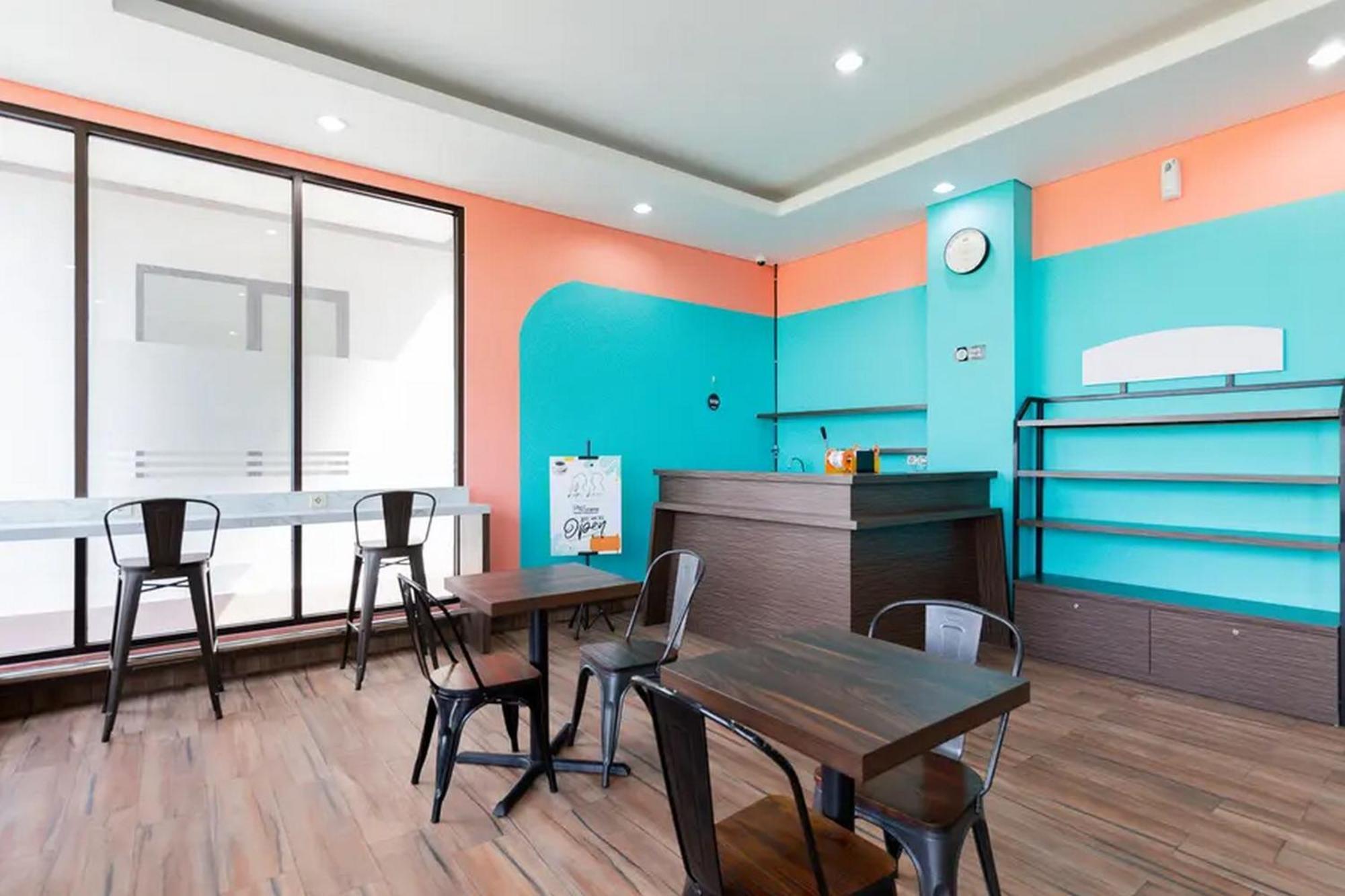 Sans Hotel Rajawali Surabaya By Reddoorz Krembangan Esterno foto