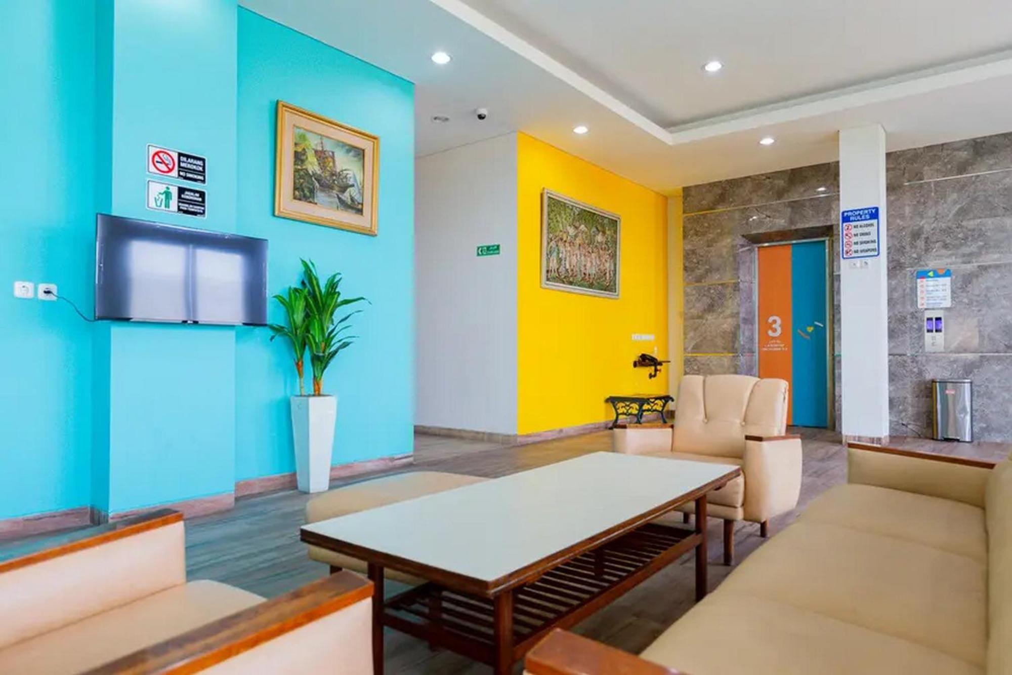 Sans Hotel Rajawali Surabaya By Reddoorz Krembangan Esterno foto