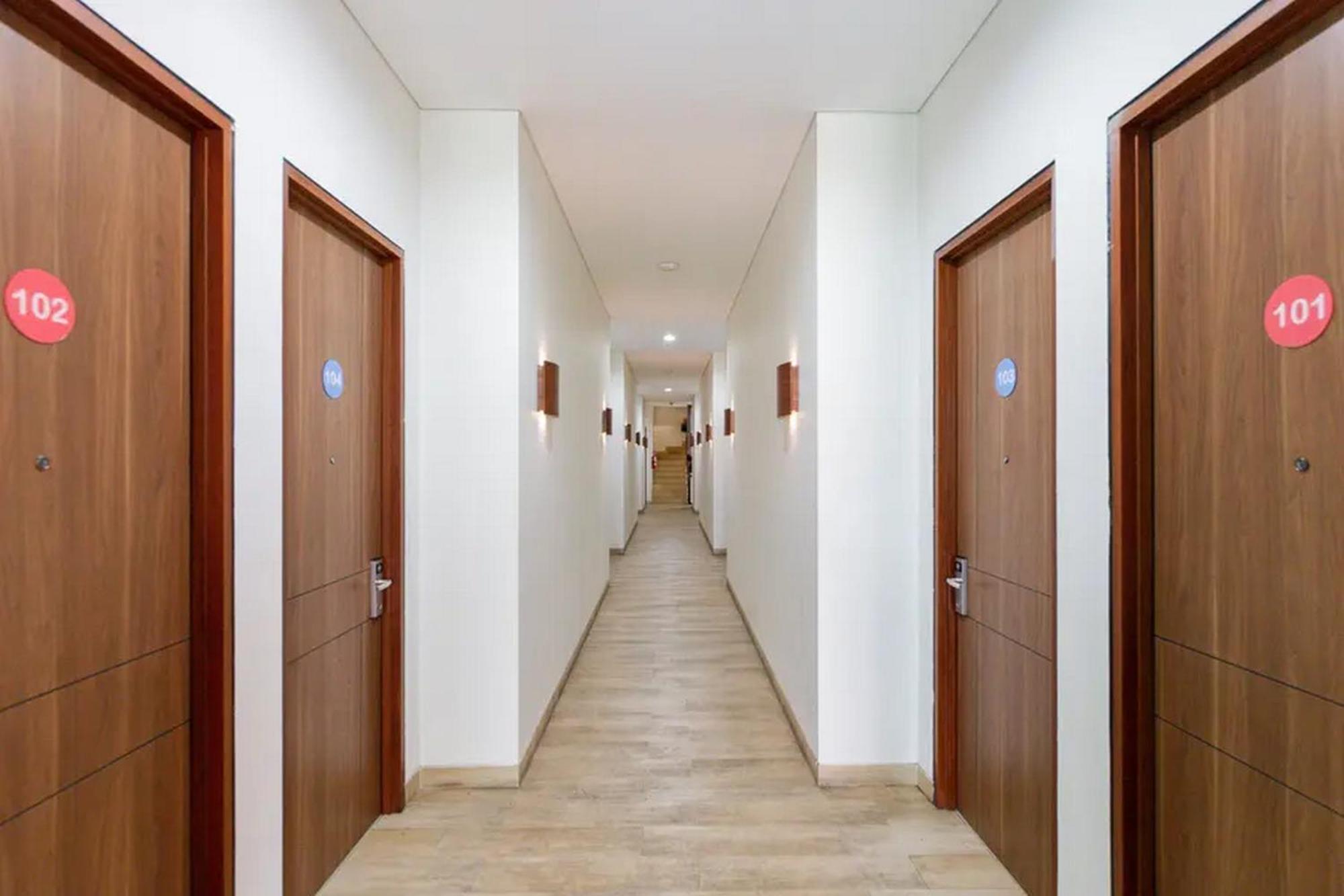 Sans Hotel Rajawali Surabaya By Reddoorz Krembangan Esterno foto