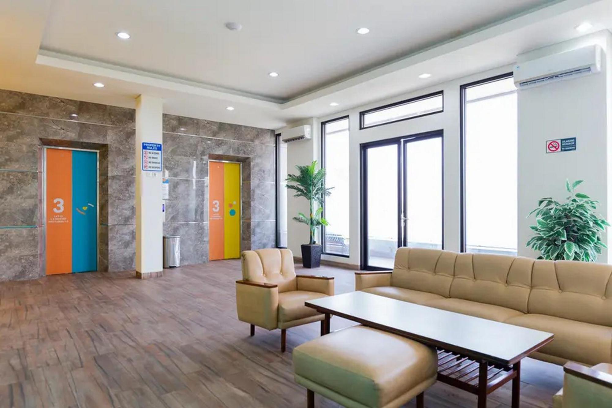 Sans Hotel Rajawali Surabaya By Reddoorz Krembangan Esterno foto