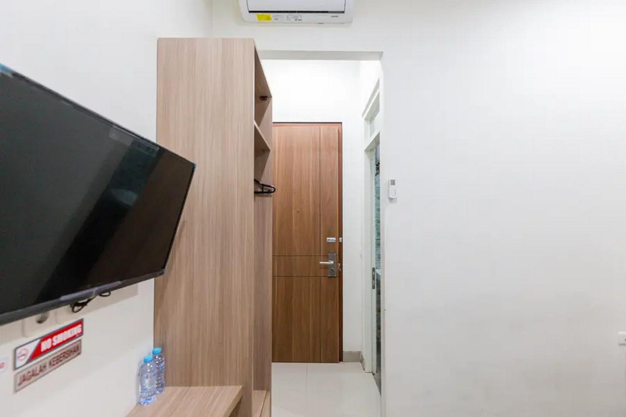Sans Hotel Rajawali Surabaya By Reddoorz Krembangan Esterno foto