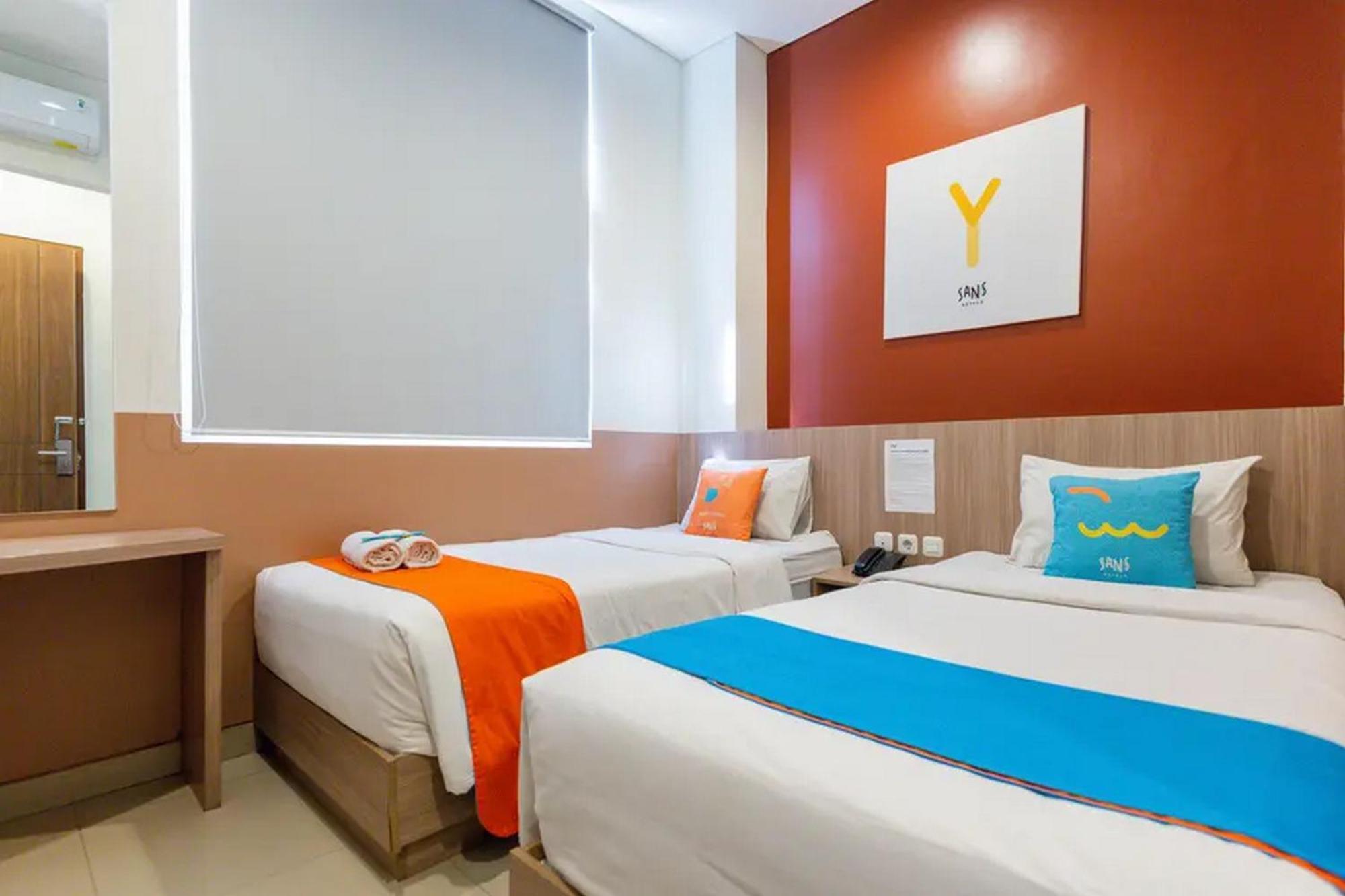 Sans Hotel Rajawali Surabaya By Reddoorz Krembangan Esterno foto
