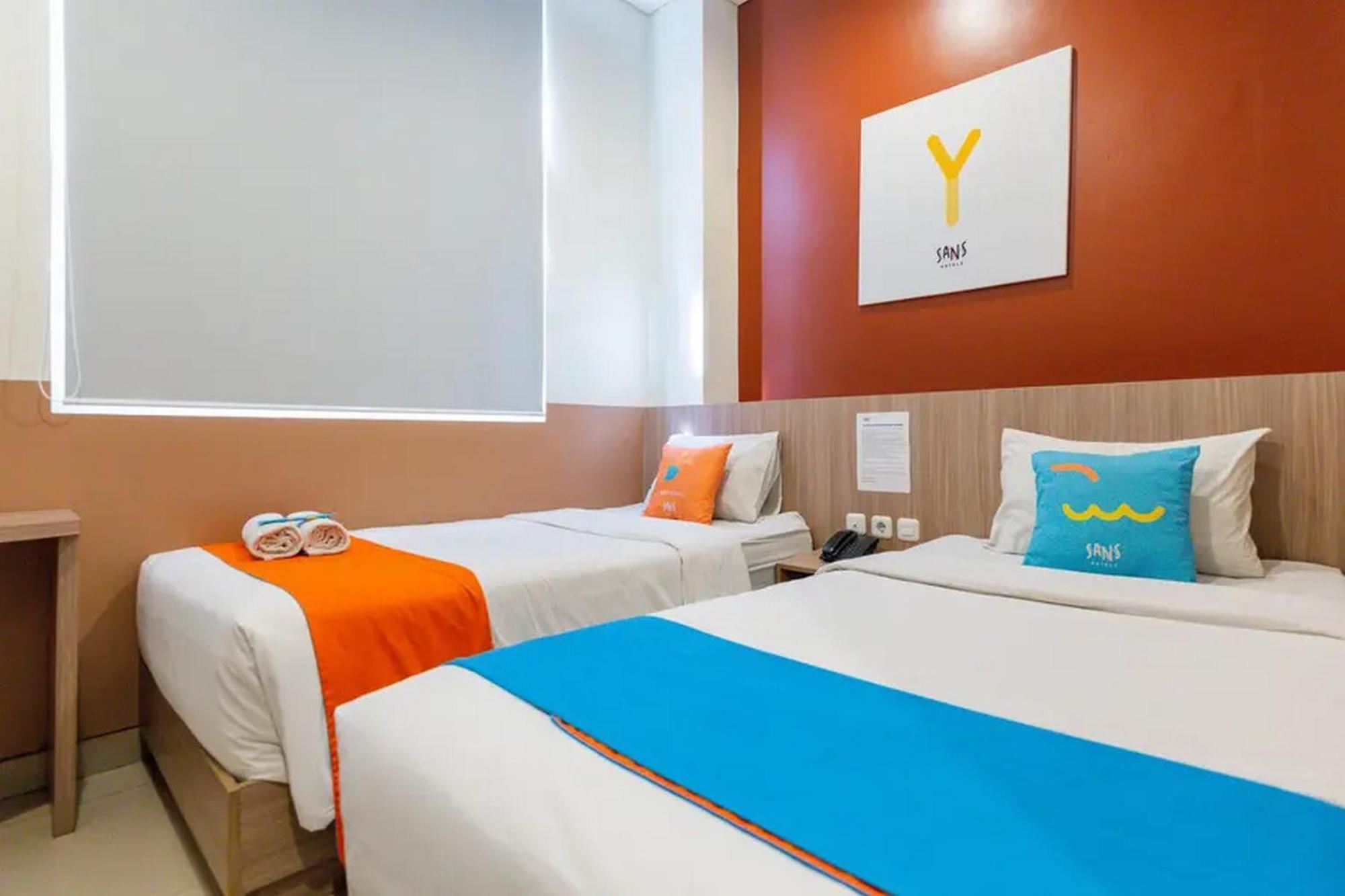 Sans Hotel Rajawali Surabaya By Reddoorz Krembangan Esterno foto