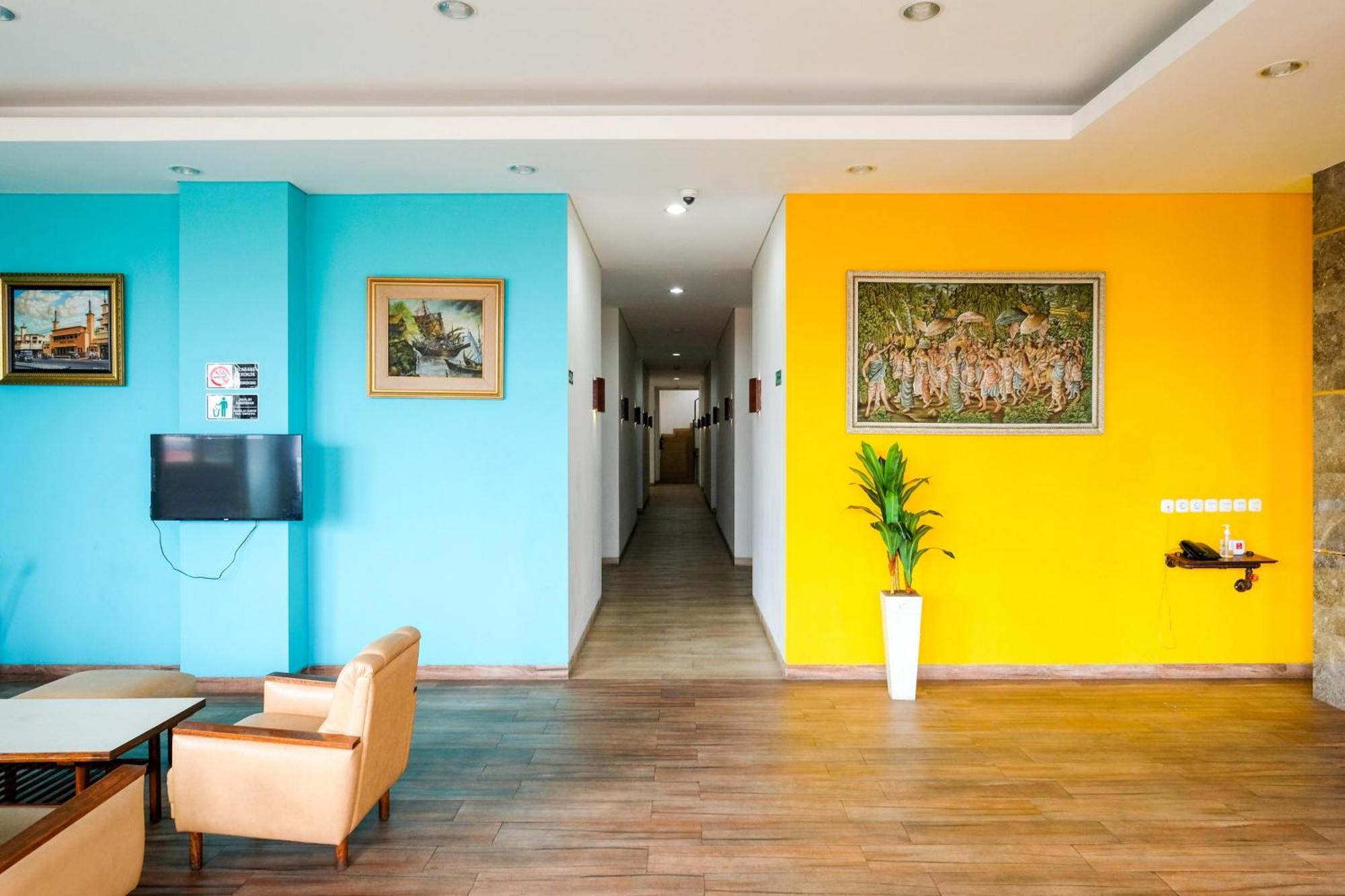 Sans Hotel Rajawali Surabaya By Reddoorz Krembangan Esterno foto