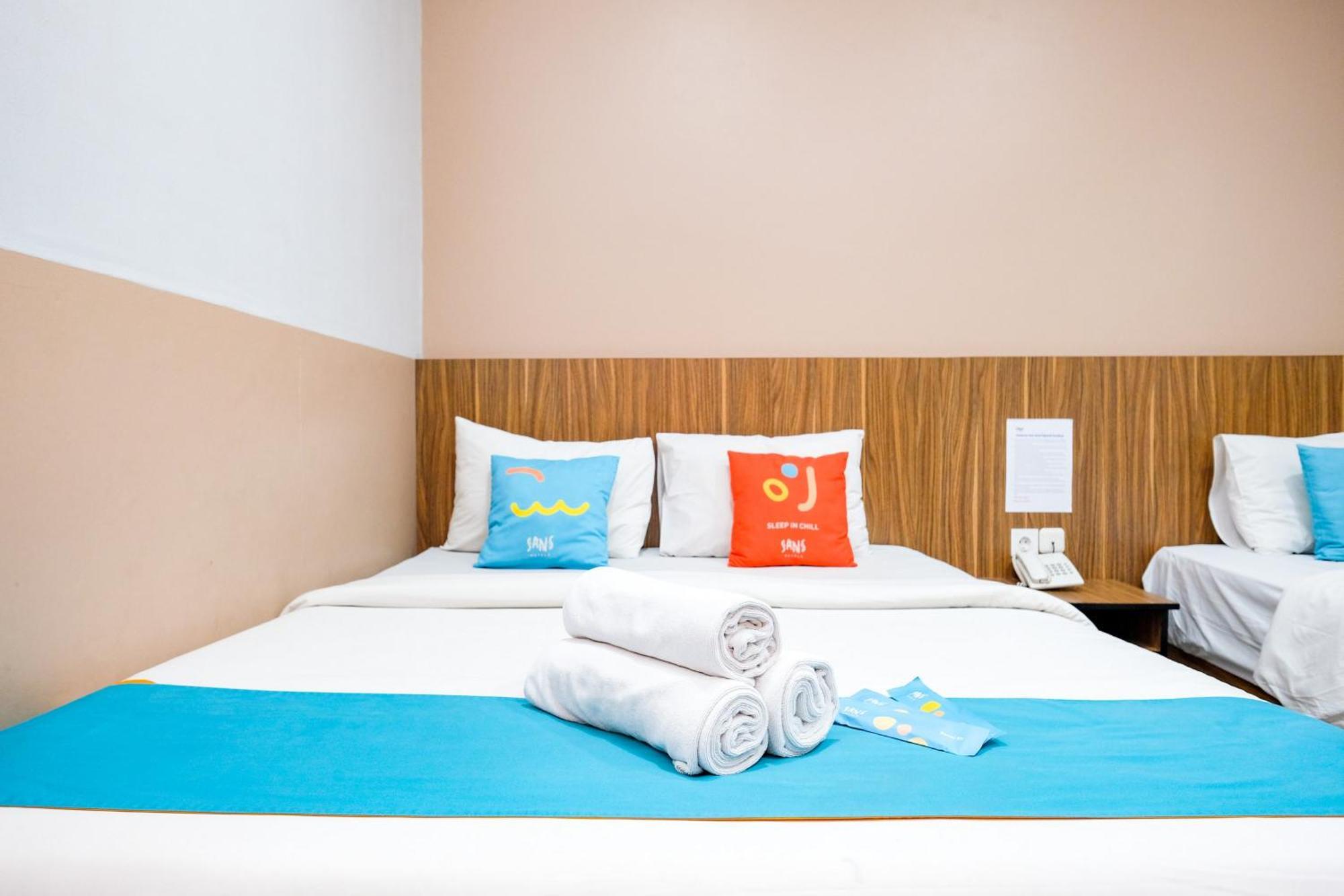 Sans Hotel Rajawali Surabaya By Reddoorz Krembangan Esterno foto