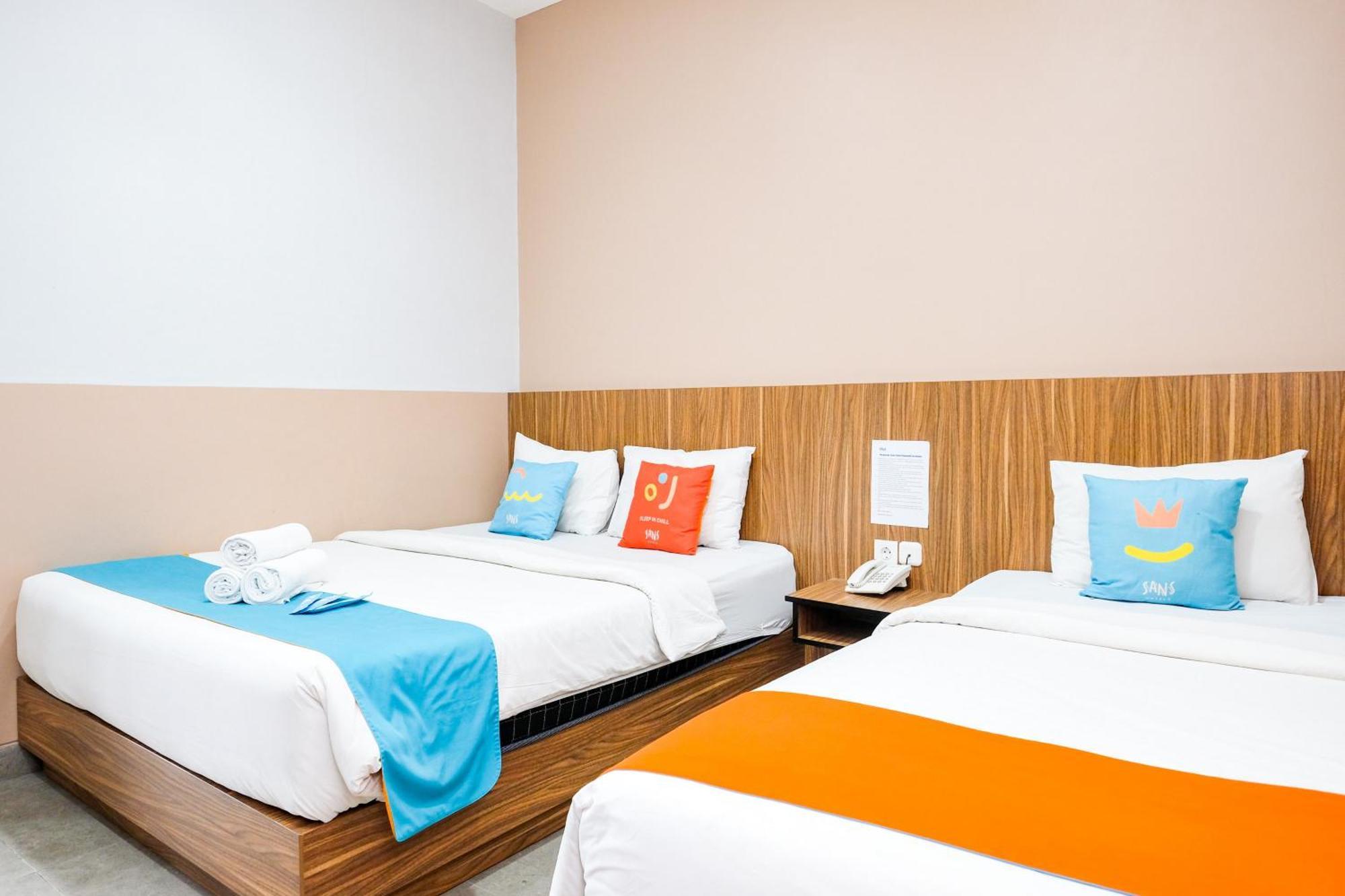 Sans Hotel Rajawali Surabaya By Reddoorz Krembangan Esterno foto