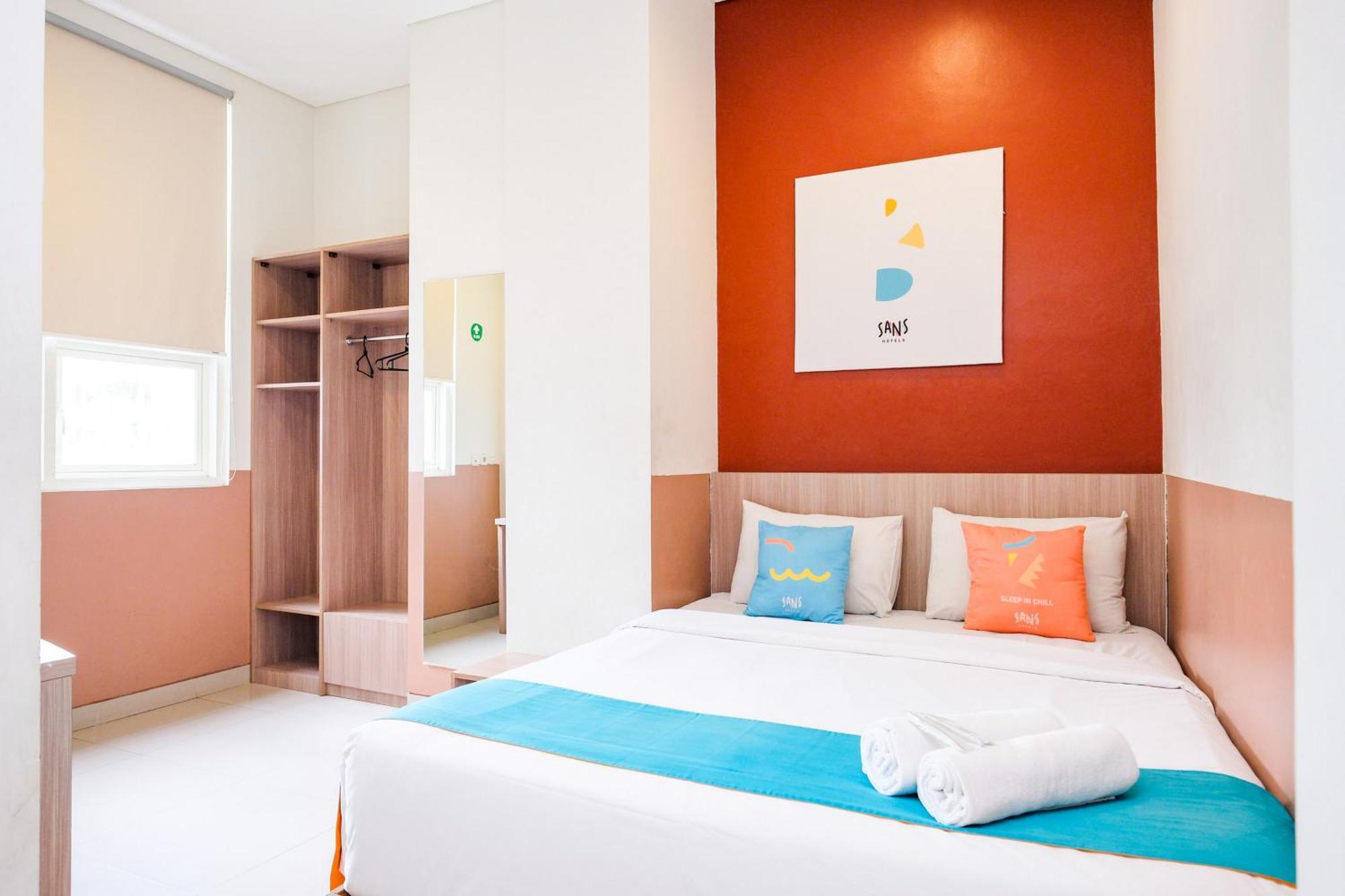 Sans Hotel Rajawali Surabaya By Reddoorz Krembangan Esterno foto