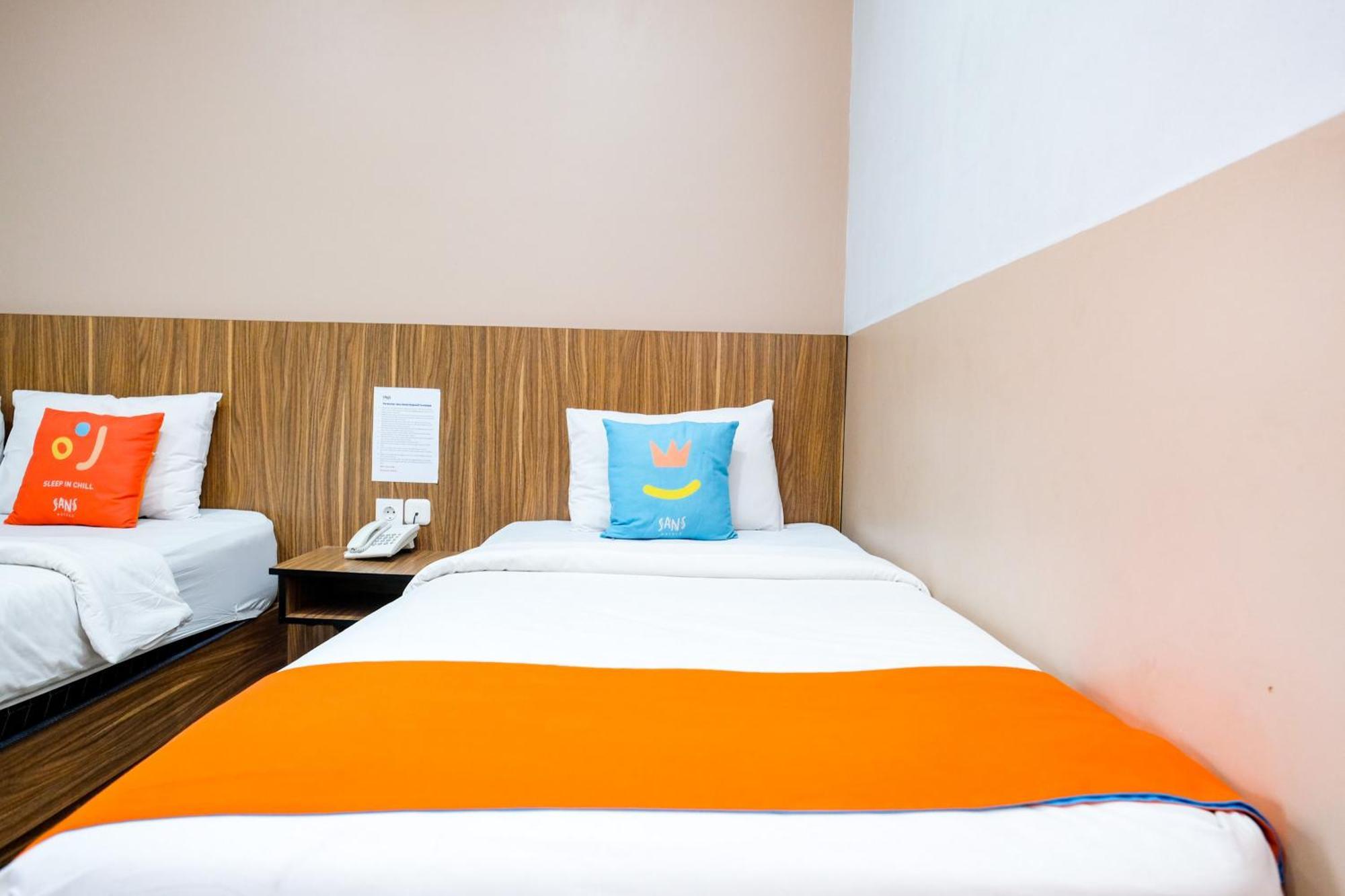 Sans Hotel Rajawali Surabaya By Reddoorz Krembangan Esterno foto